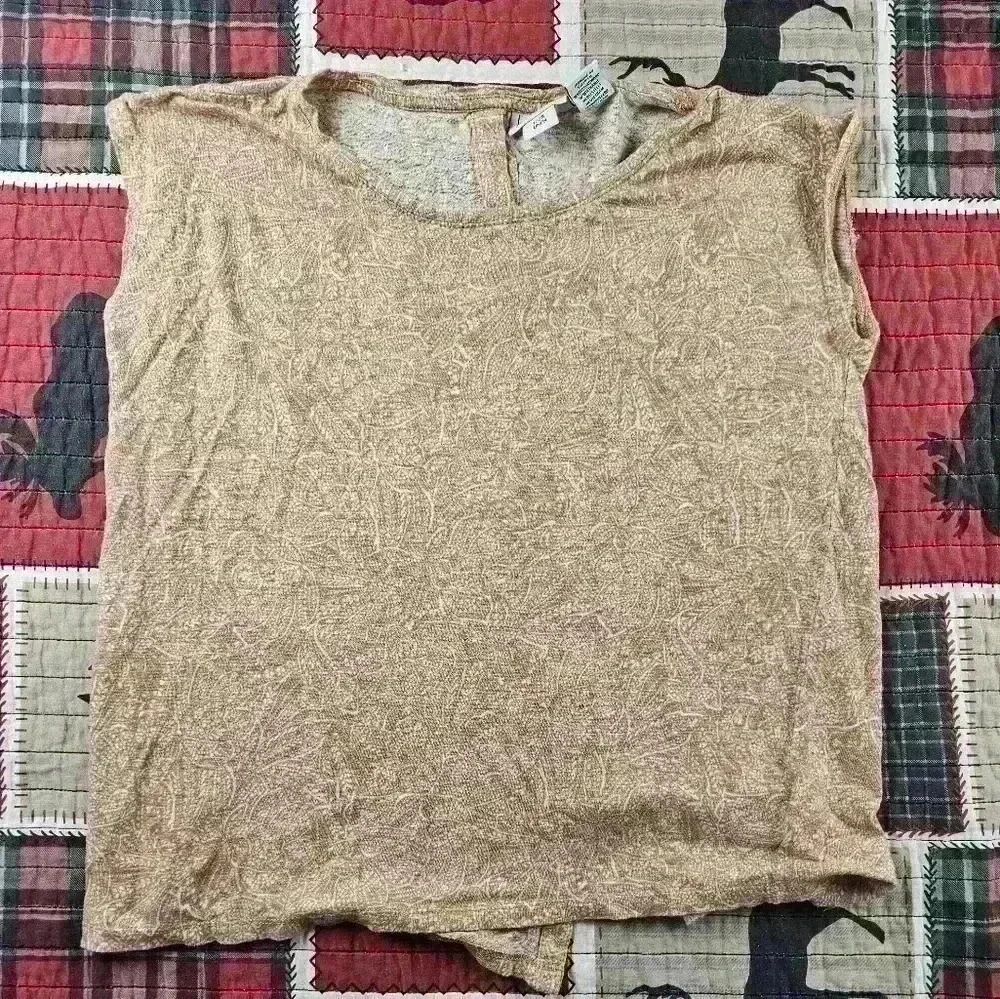 Nicole Miller medium linen floral sleeveless shirt.